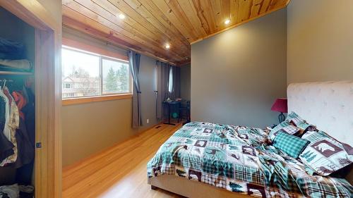 32 Mt Trinity Avenue, Fernie, BC - Indoor Photo Showing Bedroom