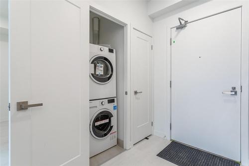 415 Main Street W|Unit #206, Hamilton, ON - Indoor Photo Showing Laundry Room