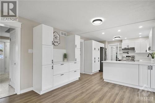 499 Quart Court, Winchester, ON - Indoor Photo Showing Kitchen