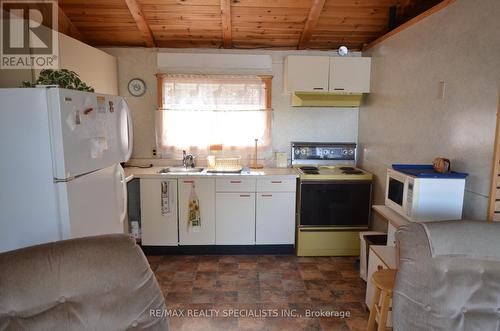 1010 Larix Lane, Dysart Et Al, ON - Indoor Photo Showing Kitchen