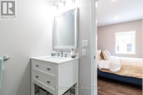 3 - 56 Charlton Avenue W, Hamilton, ON - Indoor Photo Showing Bathroom