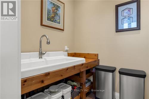 331 Russ Road, Grimsby, ON - Indoor Photo Showing Bathroom