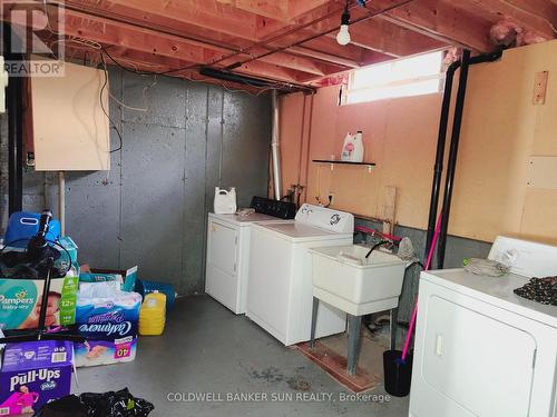 #32 -100 Bluevale St N, Waterloo, ON - Indoor Photo Showing Laundry Room