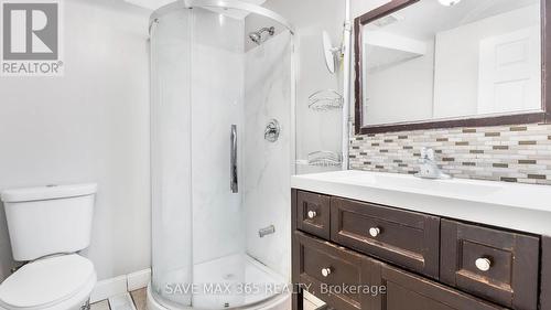 840 Duke St, Cambridge, ON - Indoor Photo Showing Bathroom