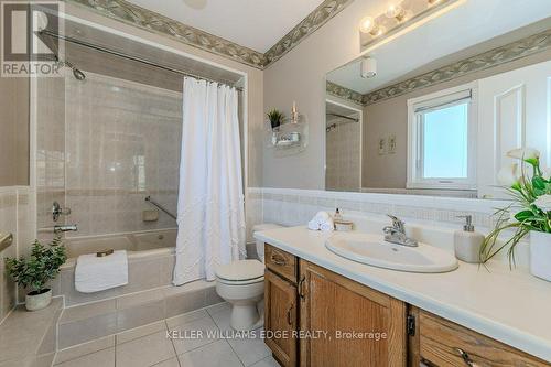 57 - 3050 Pinemeadow Drive, Burlington, ON - Indoor Photo Showing Bathroom