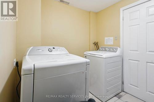 36 Smye Crt, Brampton, ON - Indoor Photo Showing Laundry Room