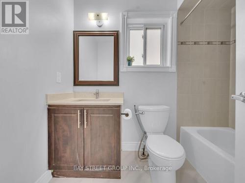 56 Hood Cres, Brampton, ON - Indoor Photo Showing Bathroom