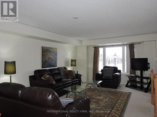 24 - 5035 Oscar Peterson Boulevard, Mississauga, ON - Indoor Photo Showing Living Room