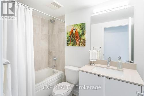 #A404 -3210 Dakota Common, Burlington, ON - Indoor Photo Showing Bathroom