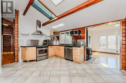 18721 Heart Lake Road, Caledon, ON - Indoor Photo Showing Kitchen