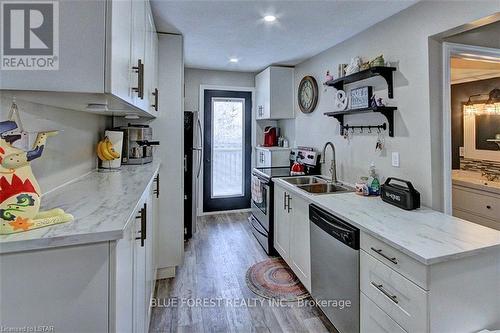 335D George Street, Central Elgin, ON - Indoor Photo Showing Kitchen With Double Sink