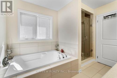 8046 Buckeye Crescent N, Niagara Falls, ON - Indoor Photo Showing Bathroom