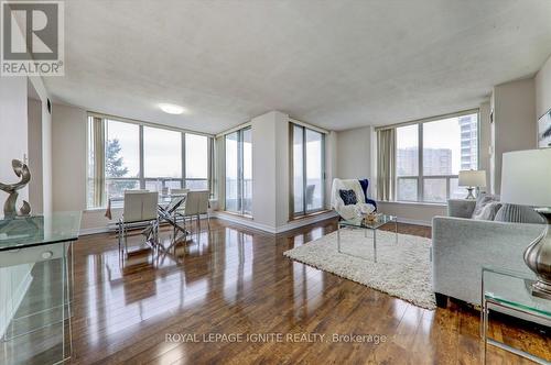 402 - 400 Mclevin Avenue, Toronto, ON - Indoor Photo Showing Living Room