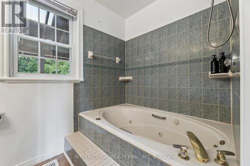 339 Carnegie Beach Rd, Scugog, ON - Indoor Photo Showing Bathroom