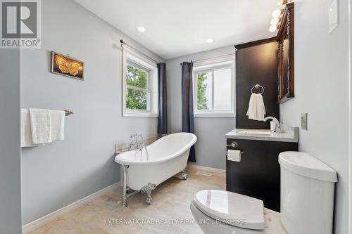 339 Carnegie Beach Rd, Scugog, ON - Indoor Photo Showing Bathroom