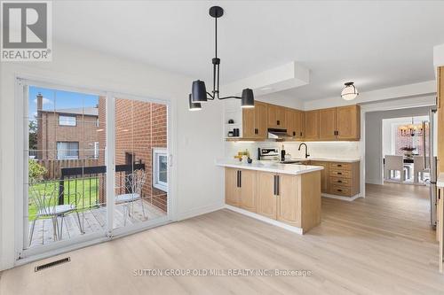 37 Brandy Crescent, Vaughan, ON - Indoor Photo Showing Kitchen