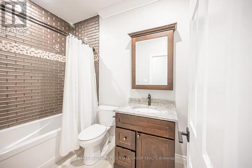 34 Camelot Sq, Barrie, ON - Indoor Photo Showing Bathroom