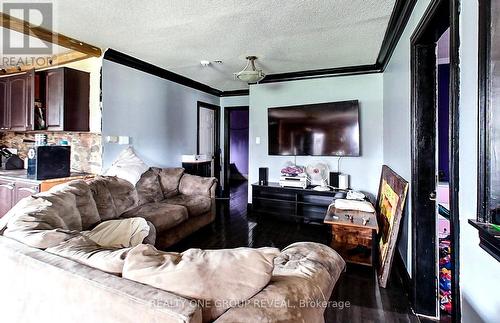 1519 River Road W, Wasaga Beach, ON - Indoor Photo Showing Living Room