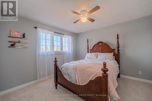 21 Crimson Ridge Rd, Barrie, ON - Indoor Photo Showing Bedroom