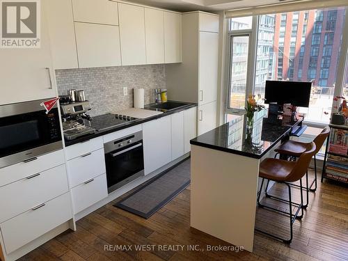 #1209 -21 Widmer St, Toronto, ON - Indoor Photo Showing Kitchen With Upgraded Kitchen