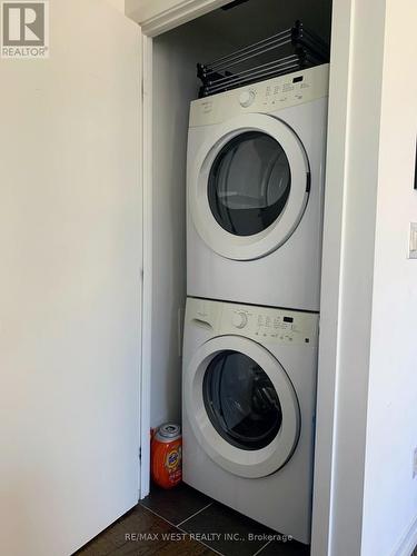 #1209 -21 Widmer St, Toronto, ON - Indoor Photo Showing Laundry Room