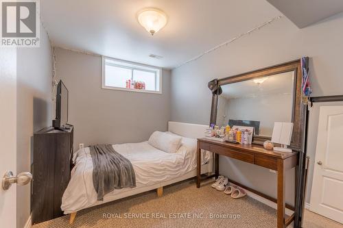 586 Clancy Cres, Peterborough, ON - Indoor Photo Showing Bedroom