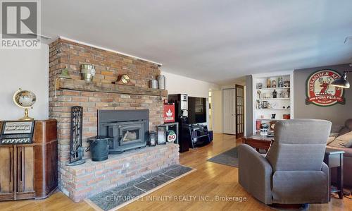 9976 Community Centre Rd, Alnwick/Haldimand, ON - Indoor Photo Showing Living Room With Fireplace
