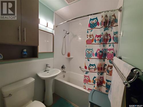 4574 Price Avenue, Gull Lake, SK - Indoor Photo Showing Bathroom