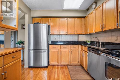 1402 430 5Th Avenue N, Saskatoon, SK - Indoor Photo Showing Kitchen With Stainless Steel Kitchen