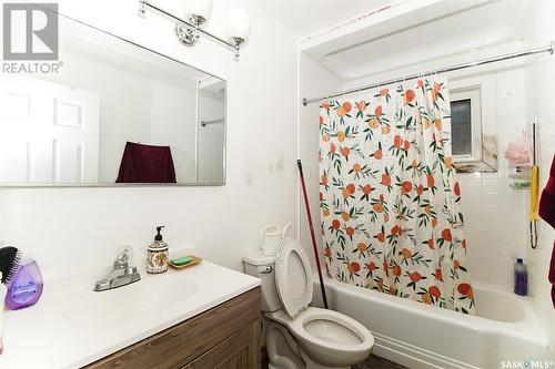 33 Mcnab Crescent, Regina, SK - Indoor Photo Showing Bathroom