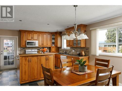 4447 Pinegrove Road, Kelowna, BC - Indoor Photo Showing Dining Room