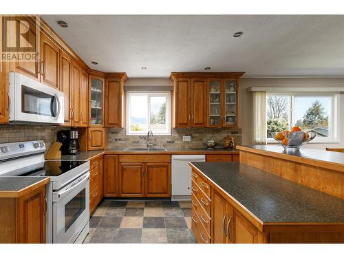 4447 Pinegrove Road, Kelowna, BC - Indoor Photo Showing Kitchen With Double Sink