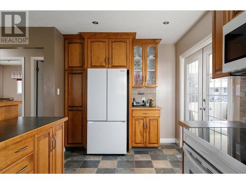 4447 Pinegrove Road, Kelowna, BC - Indoor Photo Showing Kitchen
