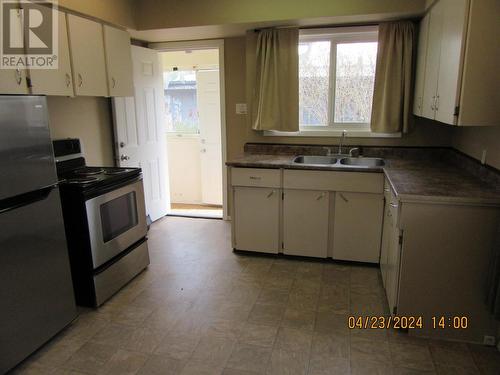 1288 20Th Avenue, Prince George, BC - Indoor Photo Showing Kitchen With Double Sink