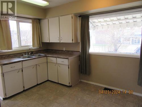 1288 20Th Avenue, Prince George, BC - Indoor Photo Showing Kitchen With Double Sink