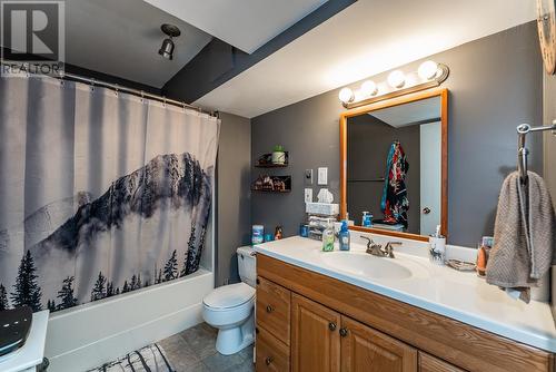599 Burden Street, Prince George, BC - Indoor Photo Showing Bathroom