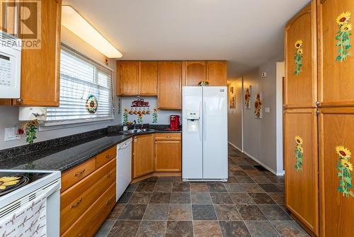 599 Burden Street, Prince George, BC - Indoor Photo Showing Kitchen With Double Sink