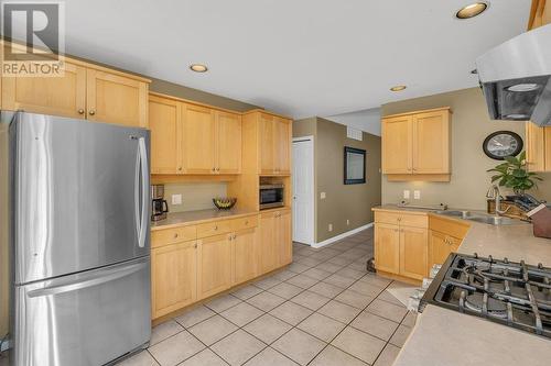 920 Covington Key(S), West Kelowna, BC - Indoor Photo Showing Kitchen With Double Sink
