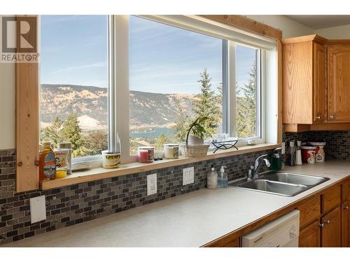 5581 Oyama Lake Road, Lake Country, BC - Indoor Photo Showing Kitchen With Double Sink