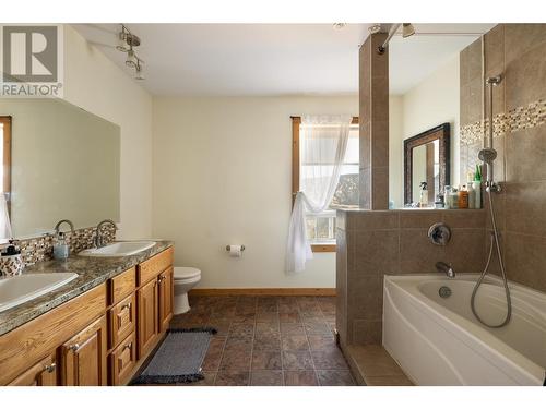 5581 Oyama Lake Road, Lake Country, BC - Indoor Photo Showing Bathroom