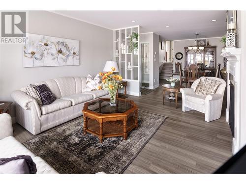 479 Eldorado Road, Kelowna, BC - Indoor Photo Showing Living Room