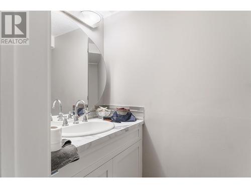 479 Eldorado Road, Kelowna, BC - Indoor Photo Showing Bathroom