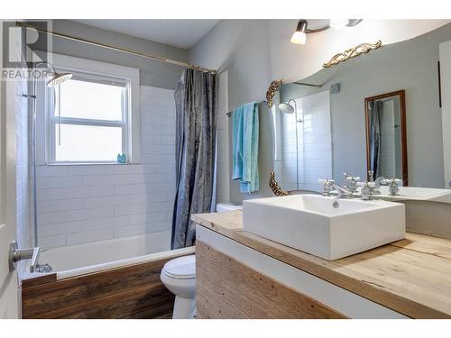 878 Cadder Avenue, Kelowna, BC - Indoor Photo Showing Bathroom