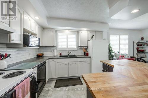 2 Jones Avenue, Norfolk, ON - Indoor Photo Showing Kitchen With Double Sink