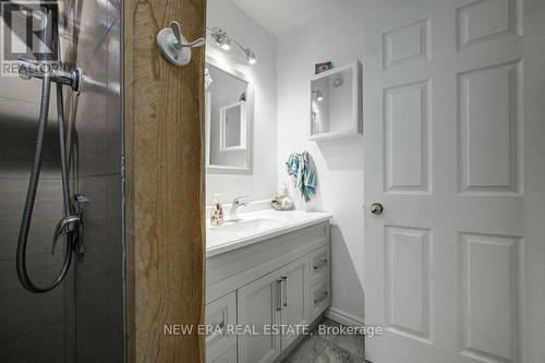 2 Jones Avenue, Norfolk, ON - Indoor Photo Showing Bathroom