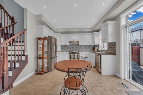 53 Highbury Drive, Stoney Creek, ON - Indoor Photo Showing Kitchen With Upgraded Kitchen