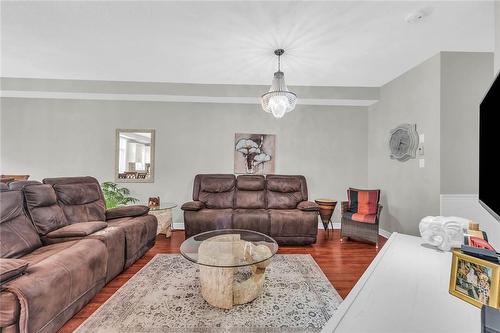 53 Highbury Drive, Stoney Creek, ON - Indoor Photo Showing Living Room