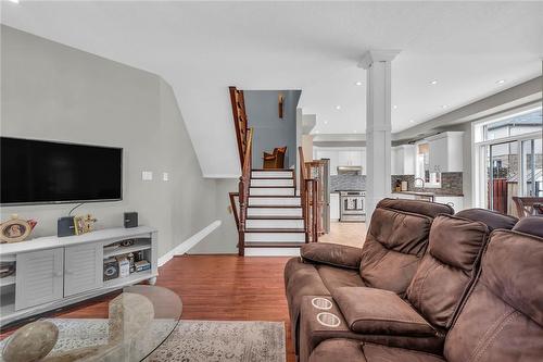 53 Highbury Drive, Stoney Creek, ON - Indoor Photo Showing Living Room