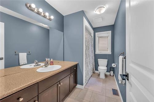 53 Highbury Drive, Stoney Creek, ON - Indoor Photo Showing Bathroom