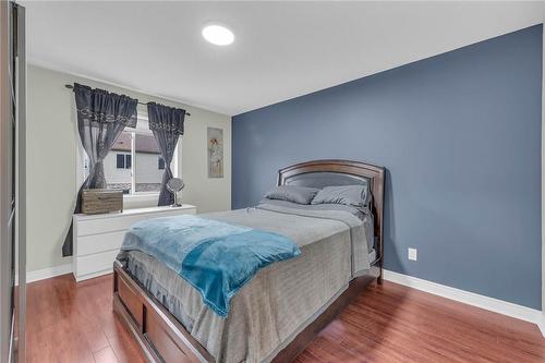 53 Highbury Drive, Stoney Creek, ON - Indoor Photo Showing Bedroom